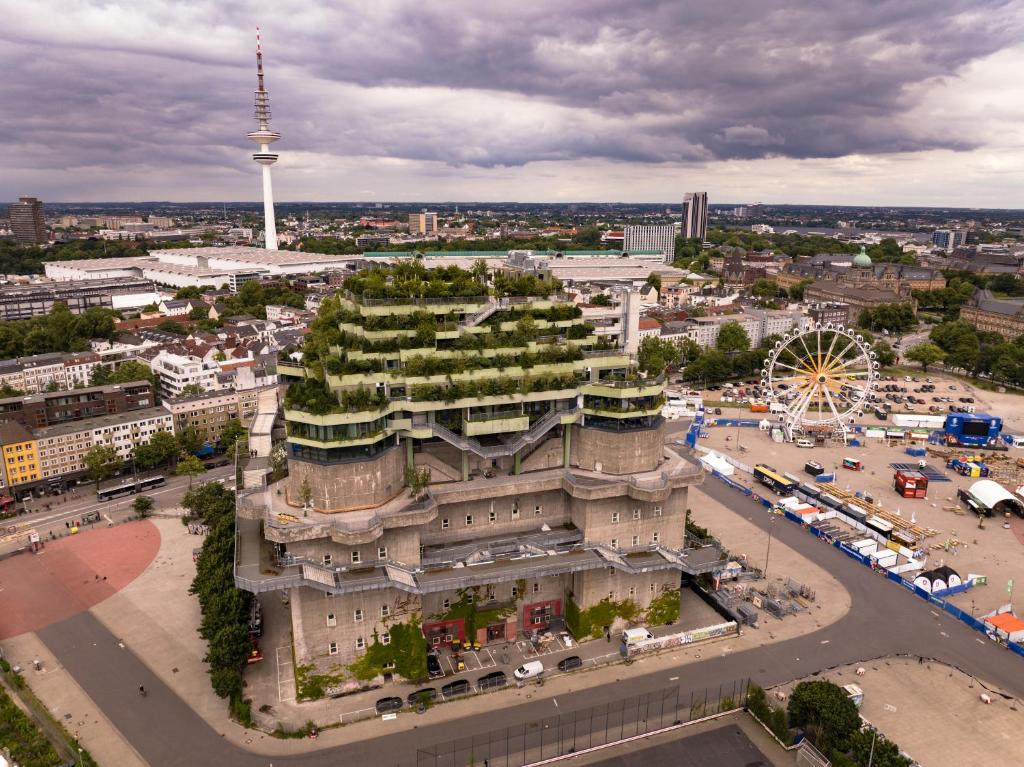 Luftaufnahme vom Hamburg Bunker Reverb by Hard Rock Hotel